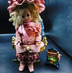 lot 14 2 dolls e